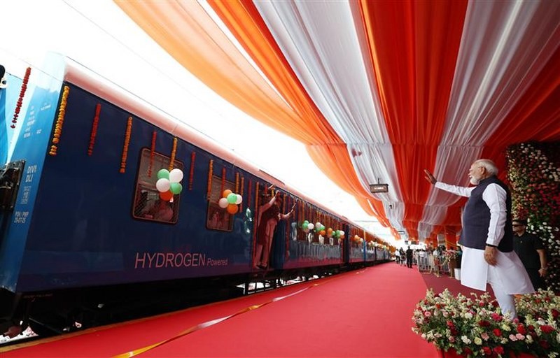 pm modi hy train